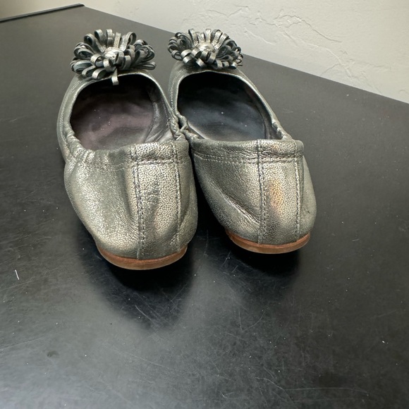 Coach slipped on - Picture 4 of 4